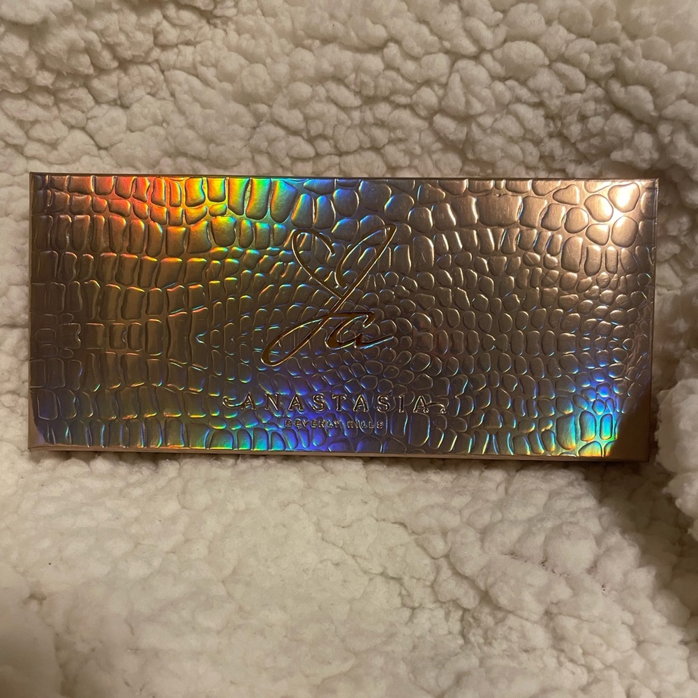 BNIB Limited Edition Jackie Aina Anastasia Palette